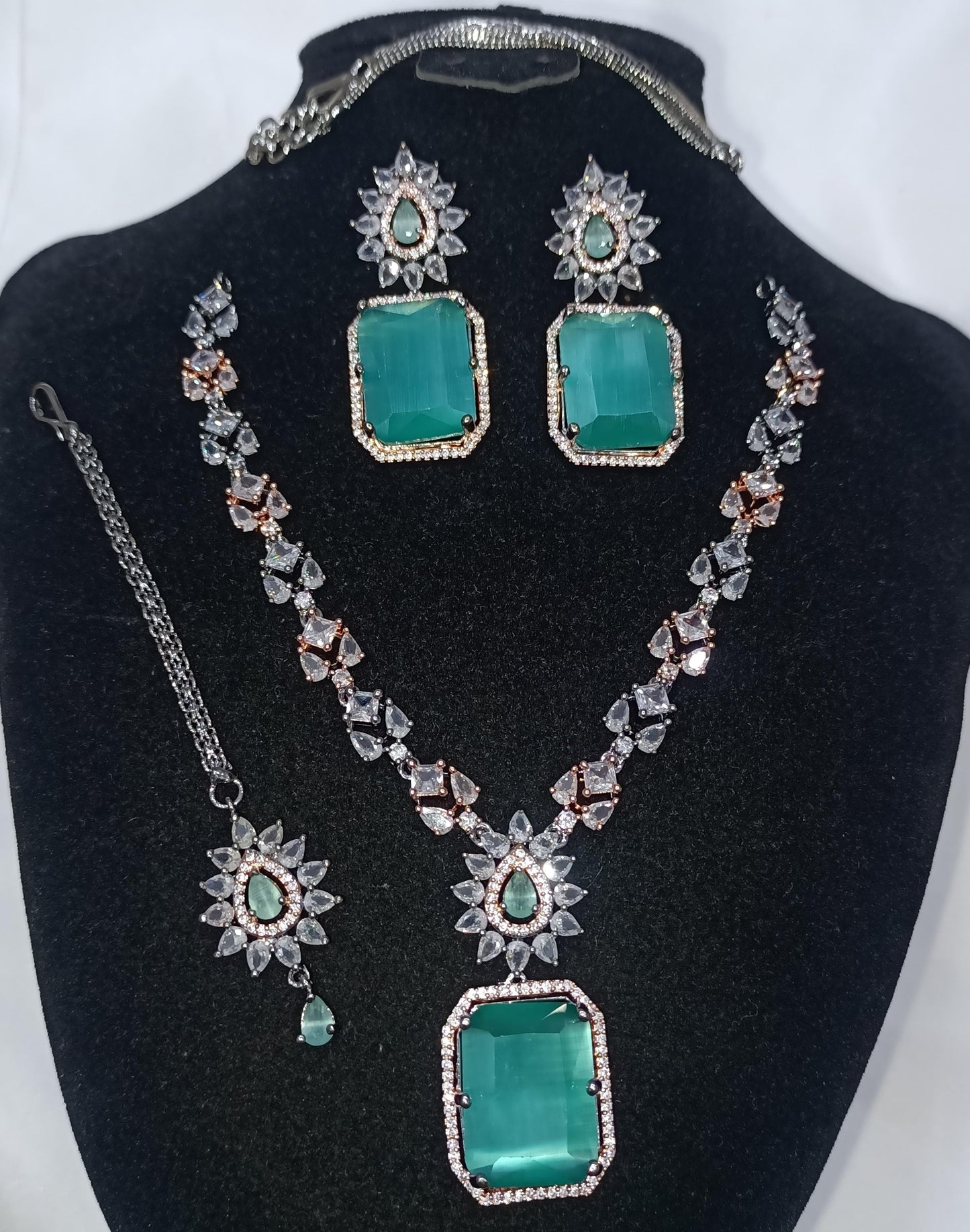 *New Design Best Quality AD Zarcon PartyWear Necklace Set With Teeka