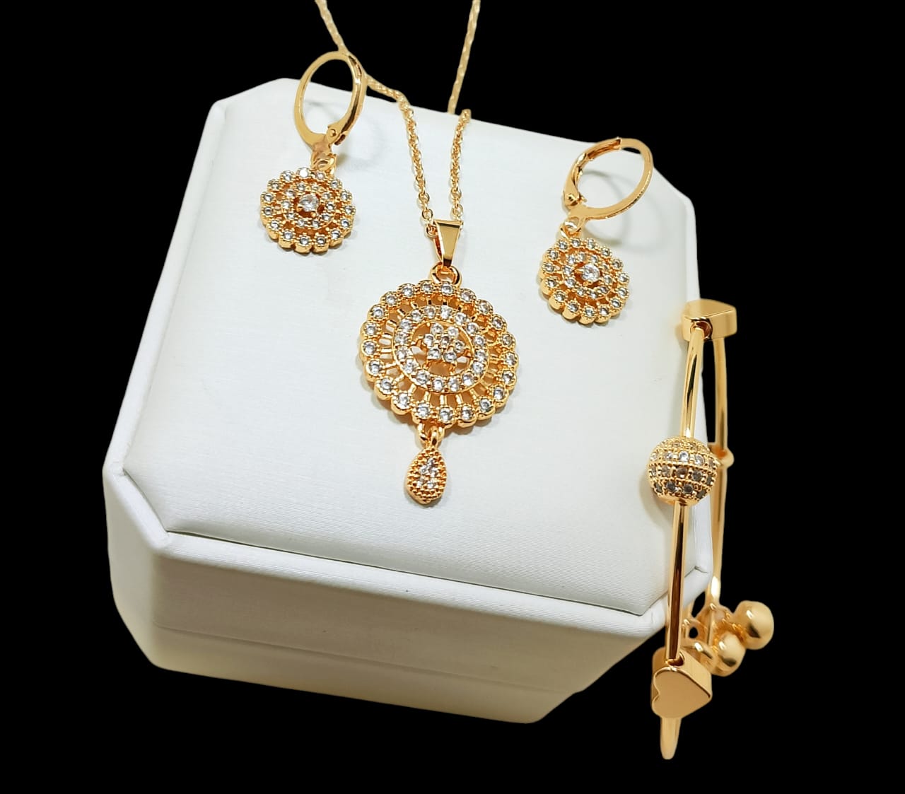 RUSSMA  BRAND LOCKET SET